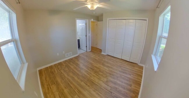 Building Photo - 3D Tour Available - Newer Flooring + Large Fenced-in Yard! Available July 3rd!