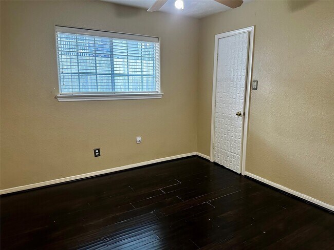 Building Photo - 12654 Stillington Dr