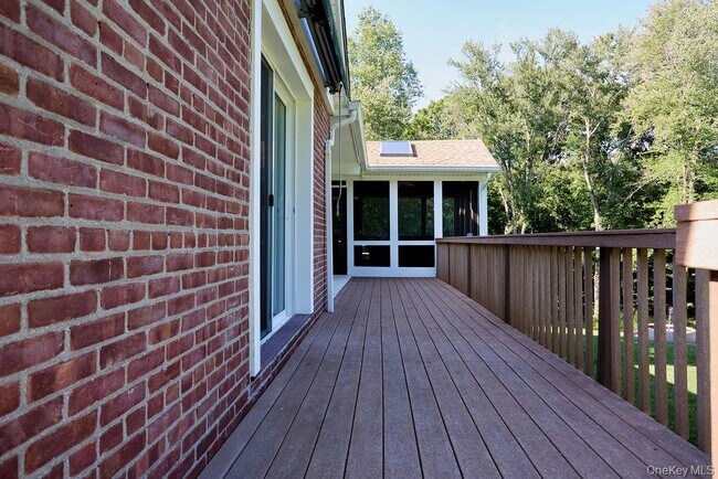 Building Photo - 116 Schoolhouse Ln