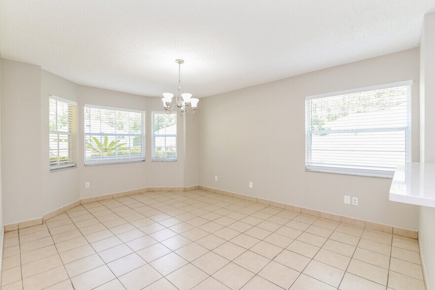 Building Photo - 4728 Alexis Dr