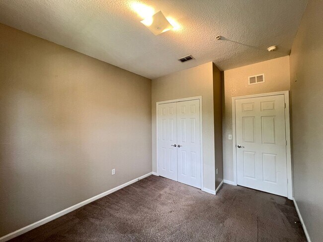 Building Photo - Great Apartment for rent!