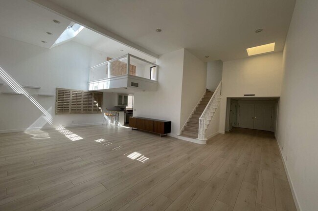 Building Photo - 131 N Wetherly Dr