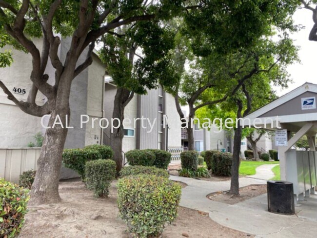 Building Photo - 2 bedroom 2 bathroom condo on North Salina...