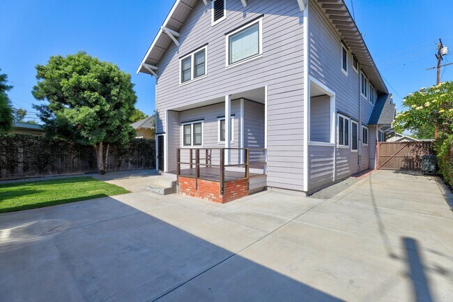 Building Photo - Gorgeous Home in Old Towne Orange