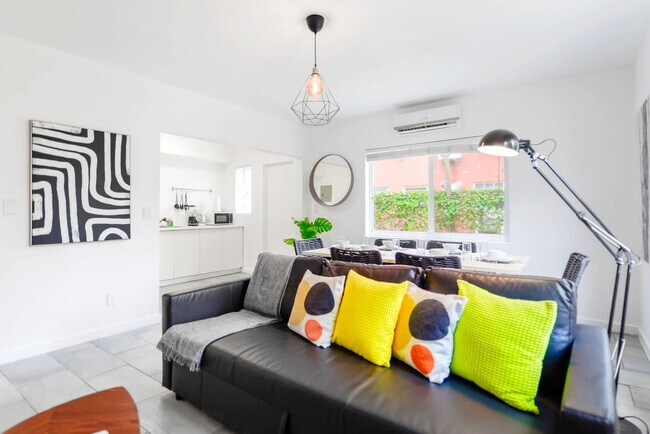 Building Photo - 515 NE 82nd St