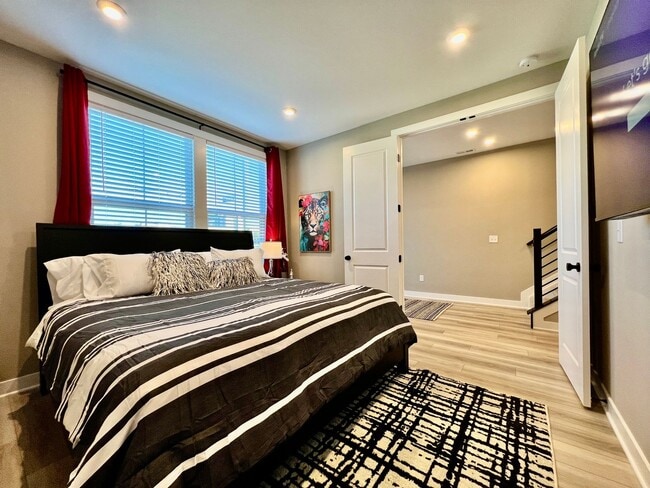 Building Photo - 4 Bedroom, Luxury living in premium location next to Liberty Center and Interstate 75