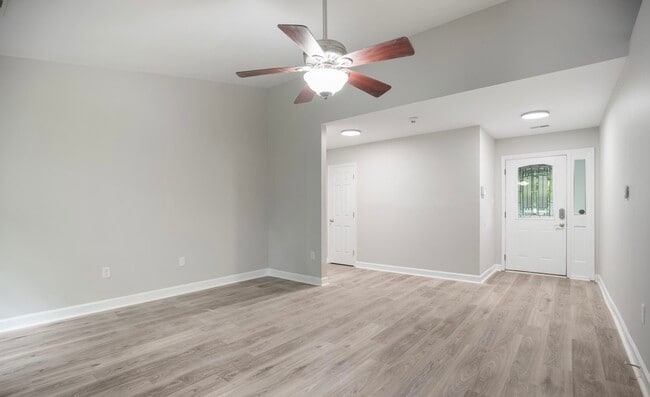 Building Photo - 1512 Maybrook Dr