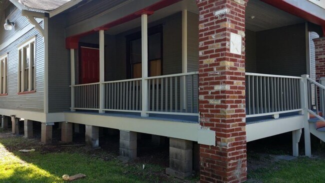 Building Photo - 718 Boundary St