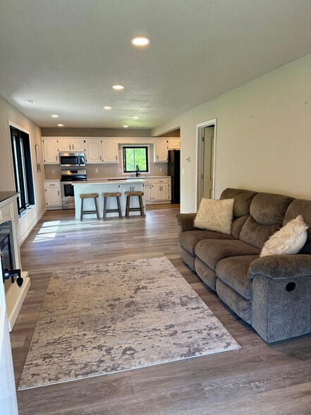 Building Photo - 460 NE 200th Rd