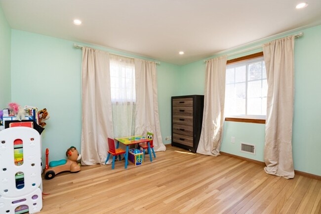 Building Photo - 22 Livoli Rd