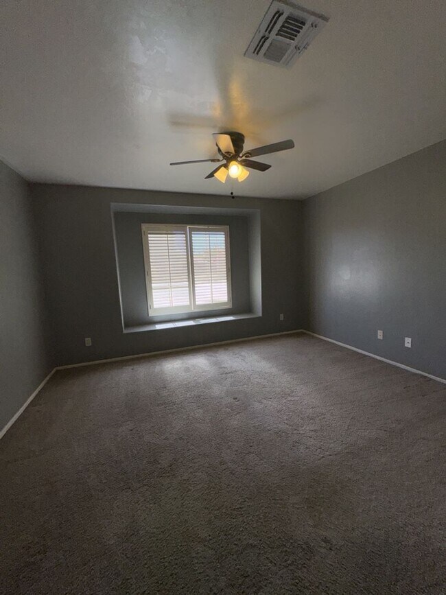 Building Photo - Beautiful 4 bedroom home in the neighborhood of Canyon De Flores!