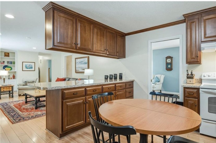 Building Photo - 4217 Spring Valley Dr S