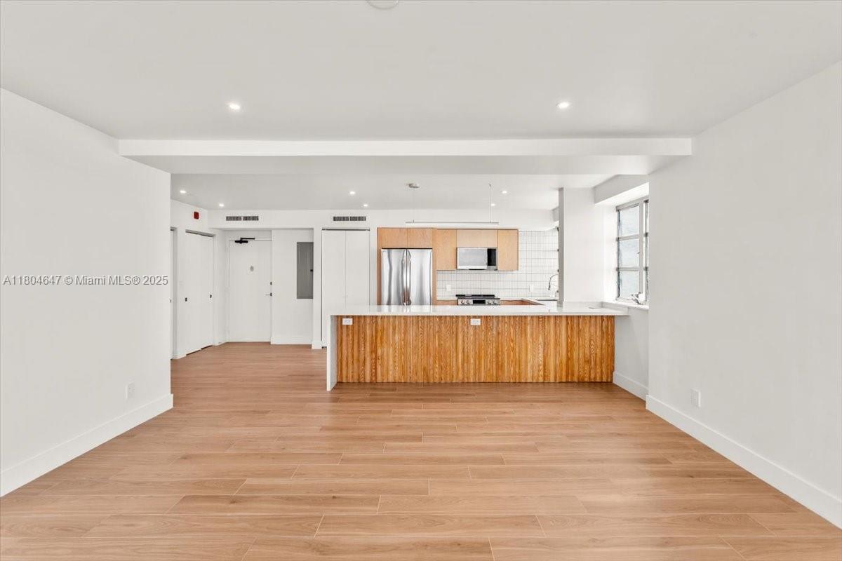 Building Photo - 1430 Brickell Bay Dr