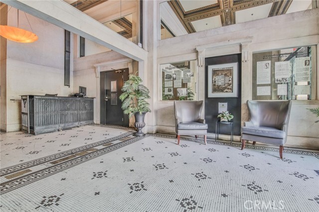 Building Photo - 108 W 2nd St