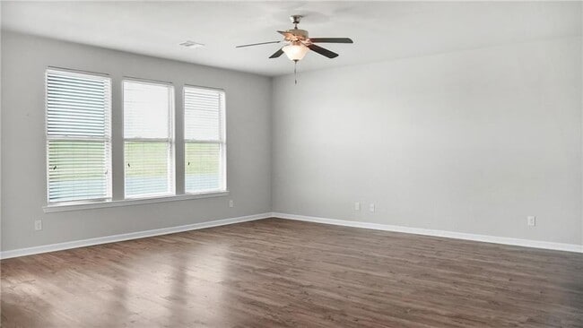 Building Photo - 440 W Lake Dr