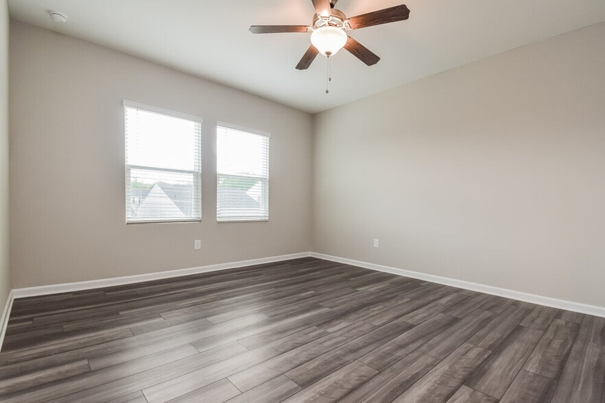 Building Photo - 570 Knightsbridge Ln