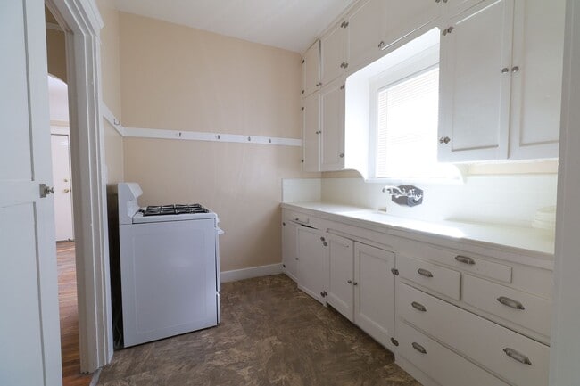 Building Photo - 1 month free rent move in promotion! VINTA...