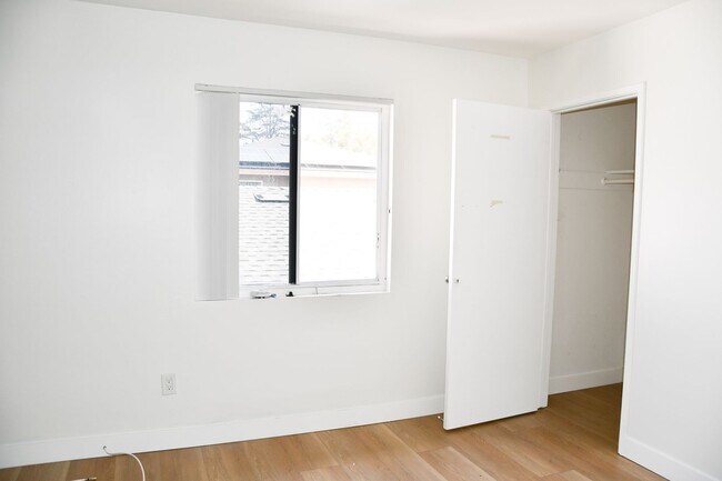 Building Photo - 994 Valencia St