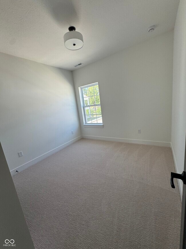 Building Photo - 753 Madelyn Dr