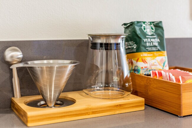 Building Photo - Newly Remodeled 5B4B. 2 mile from the Rose Parade!