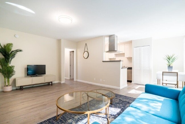 Building Photo - 1258 N Harvard Blvd