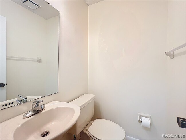 Building Photo - 1237 N Lion Cub Point