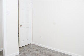 Building Photo - 7003 Hoffman St