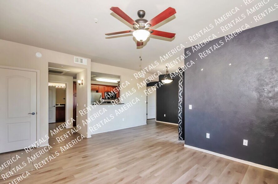 Building Photo - 2550 E River Rd