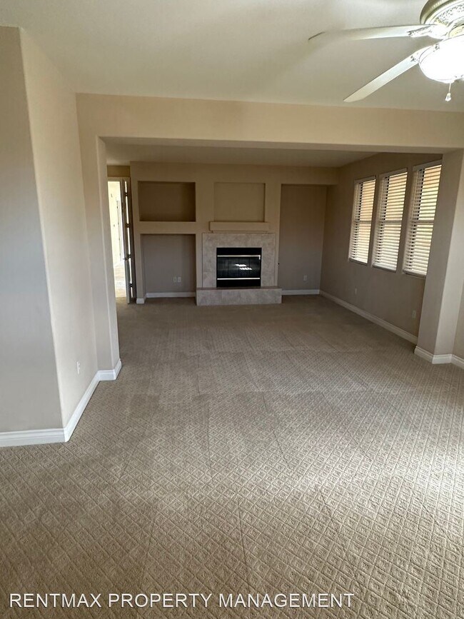 Building Photo - 4 br, 4.5 bath House - 2743 S MILLER LN