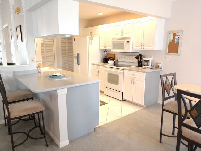 Building Photo - 3177 E Village Dr