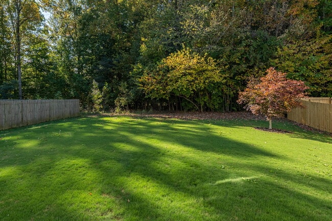 Building Photo - Available on July 10! Experience modern comfort in this spacious 4+ bedroom home
