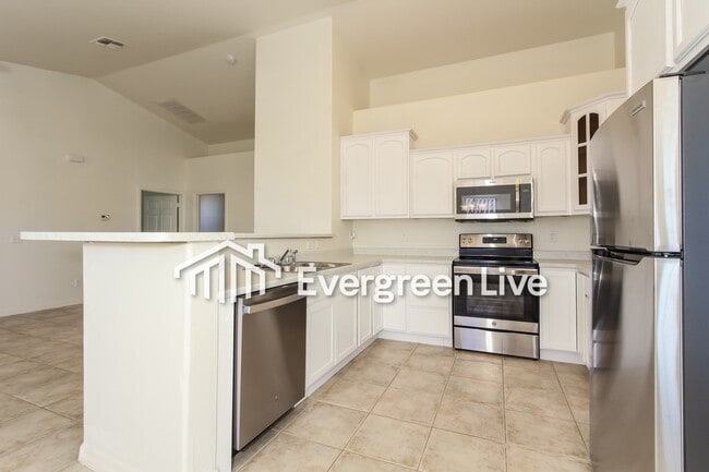 Building Photo - 524 S 4th St