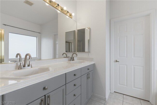 Building Photo - 8899 Sanibel Shore Ave