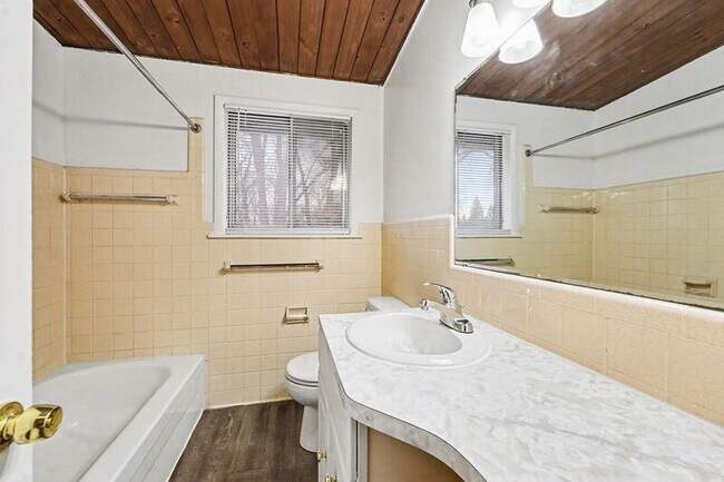 Building Photo - 1300 Northfield Ave NE