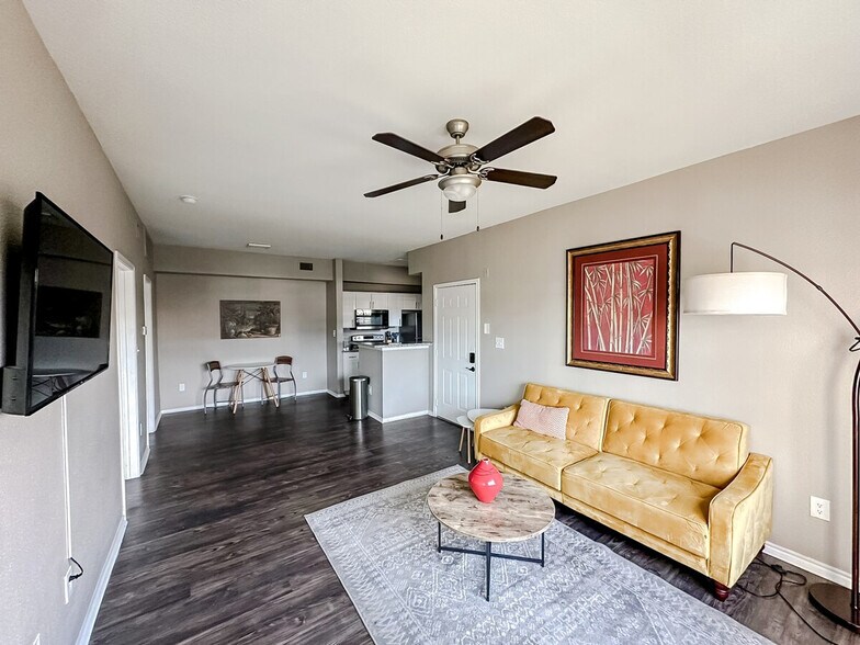 Building Photo - 6225 Saratoga Blvd