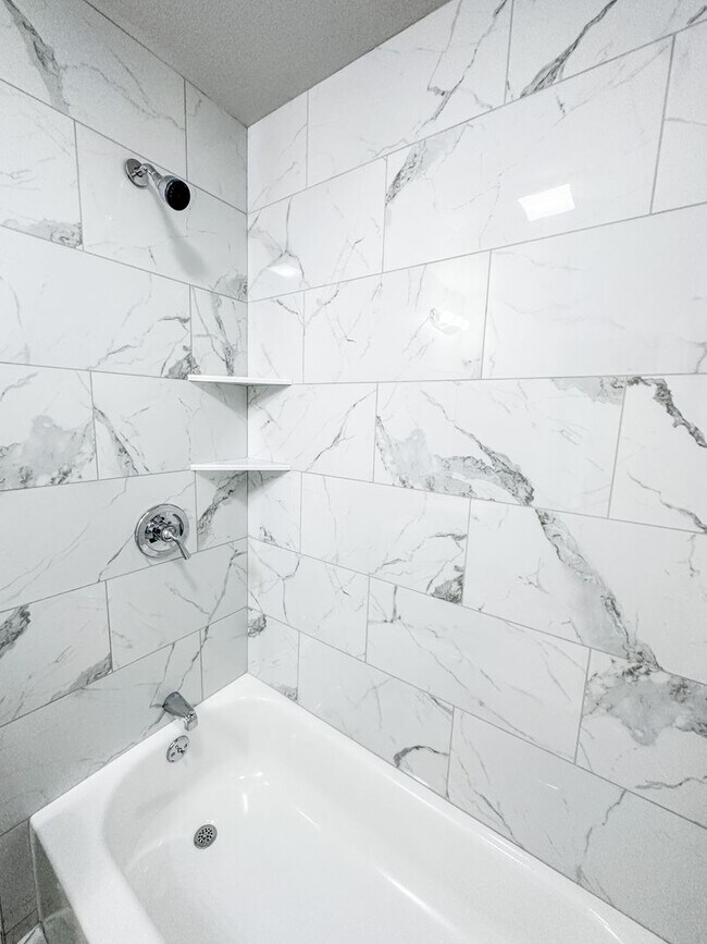 Building Photo - Updated 2bed/1bath in the heart of Midwest City