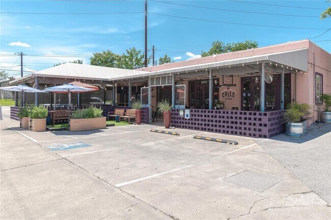Building Photo - 2213 Poquito St
