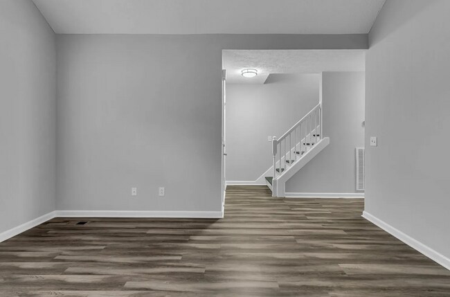 Building Photo - Adorable 3BD/2BA home in Murfreesboro with deck & attached garage!