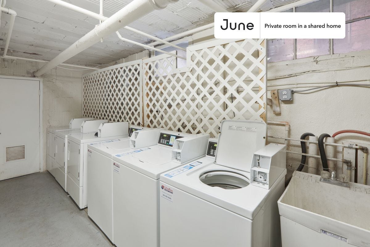 Building Photo - Room in Shared 5 bed/2 bath home in Dupont Circle