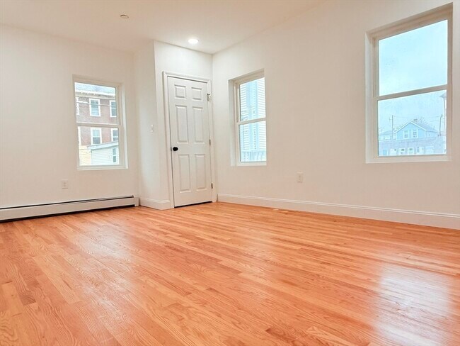 Building Photo - 23 Bellevue St