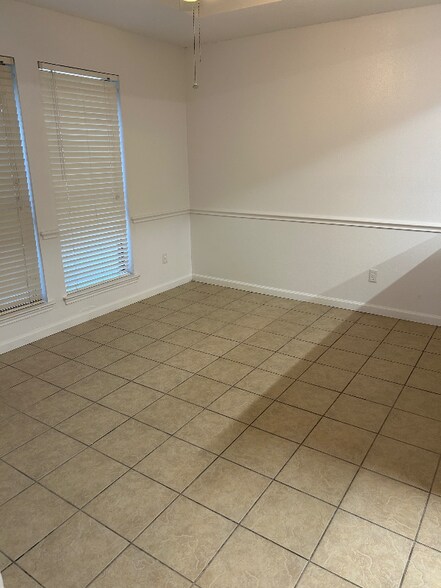 Building Photo - 801 Summit Dr