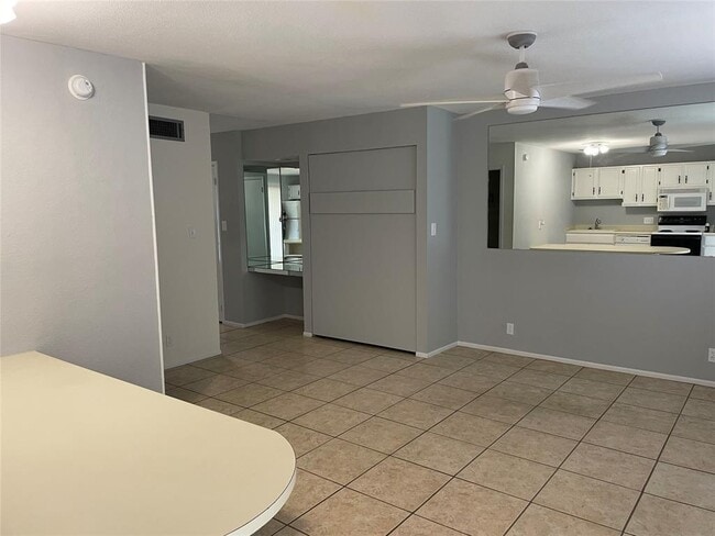 Building Photo - 21013 Highland Lake Dr