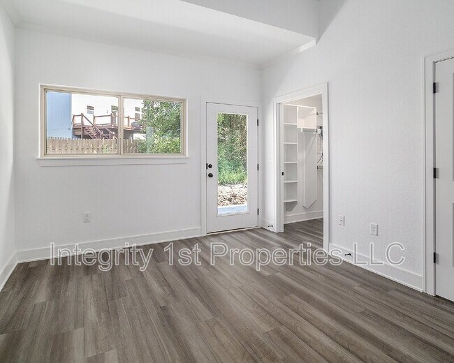 Building Photo - 5922 NW 88th St