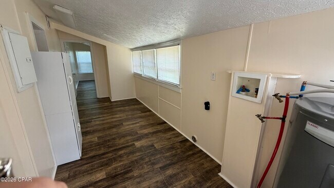 Building Photo - 300 N James Ave