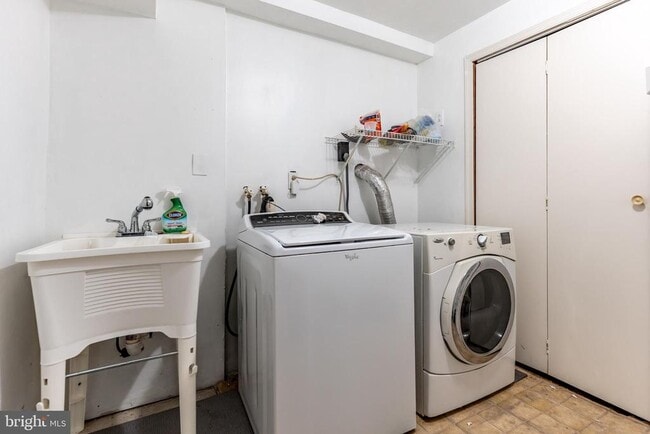 Building Photo - 12212 Birchview Dr