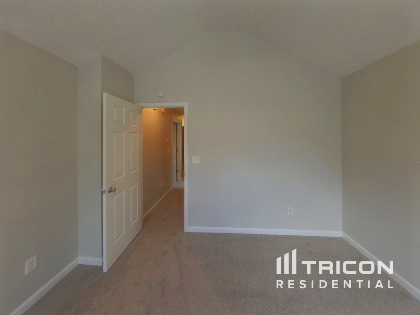 Building Photo - 660 Escalade Dr