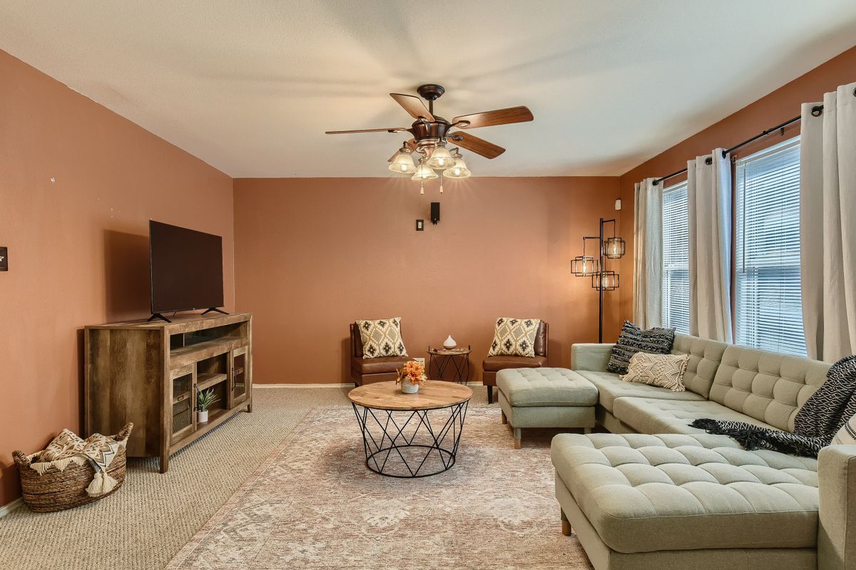 Building Photo - 10430 Tiger Field