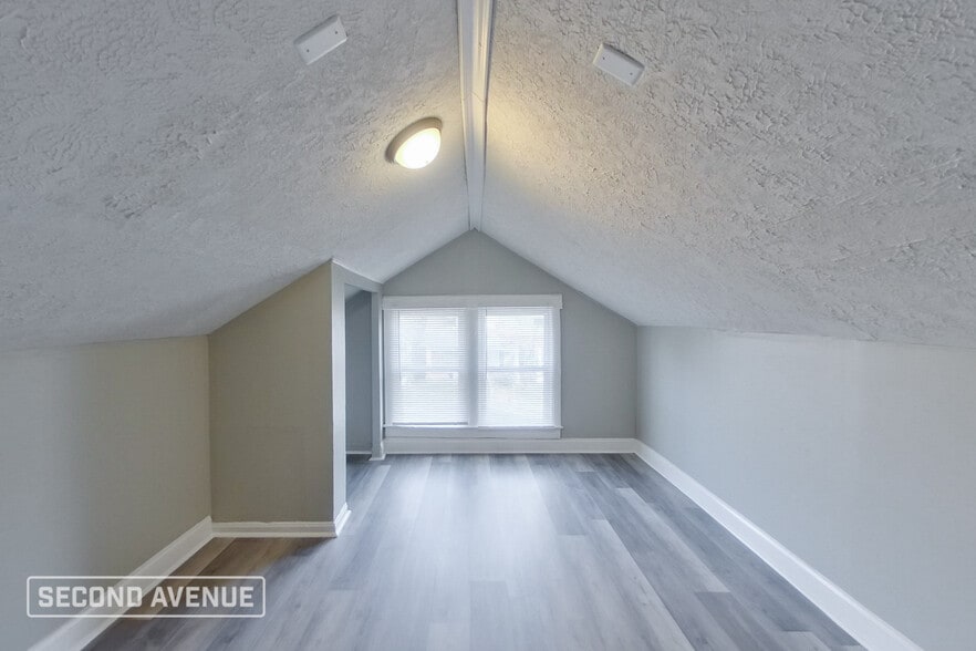 Building Photo - 2114 Greenwood Ave