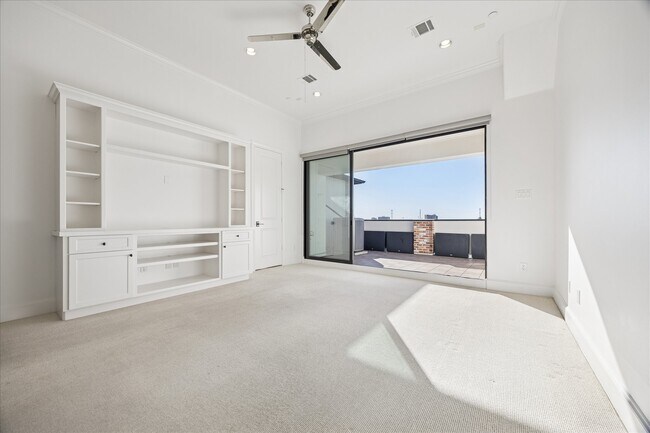 Building Photo - 3850 Glen Arbor Dr