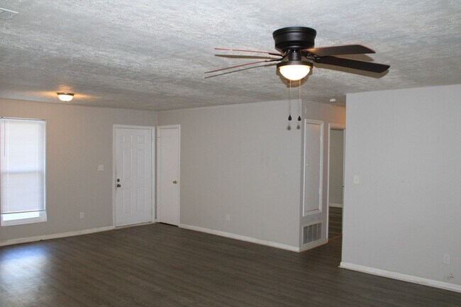 Building Photo - 3109 Jennifer Ct